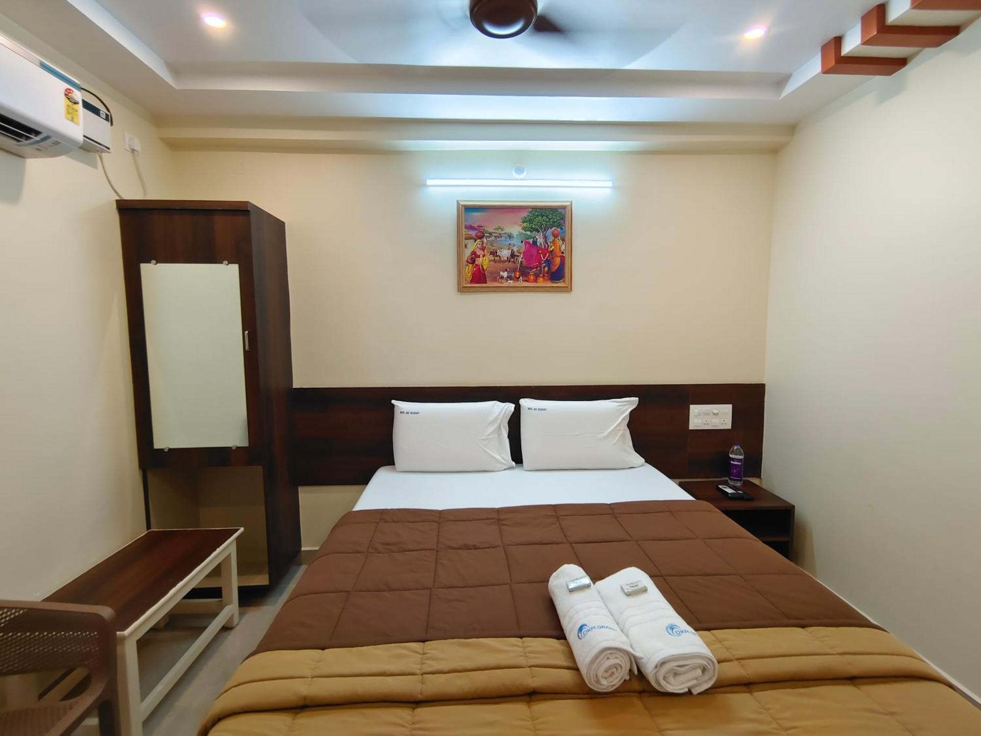 Hotel Dkr Grand Tirupati Extérieur photo