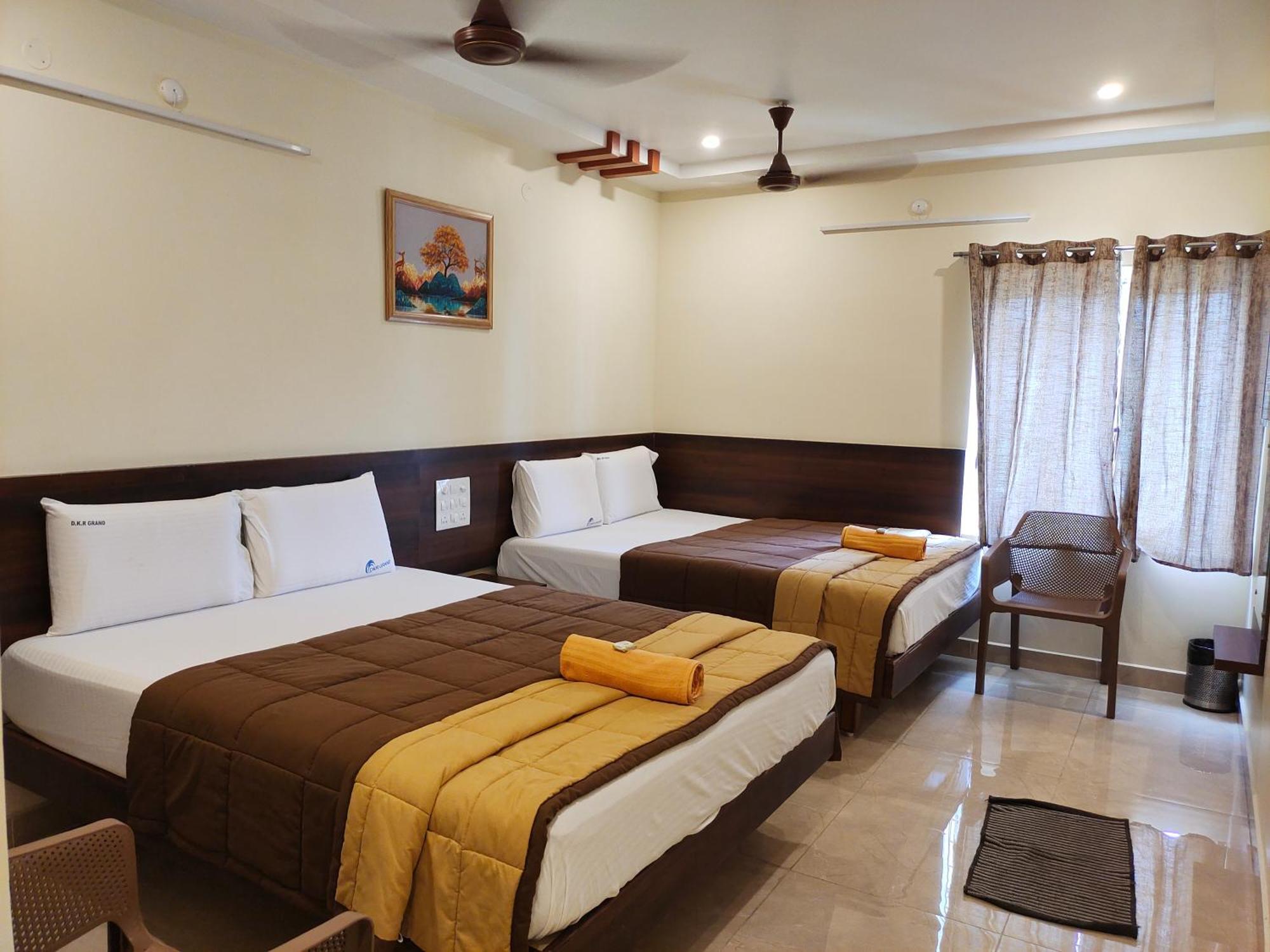 Hotel Dkr Grand Tirupati Extérieur photo