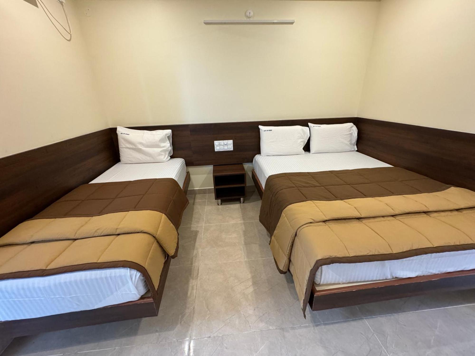 Hotel Dkr Grand Tirupati Extérieur photo
