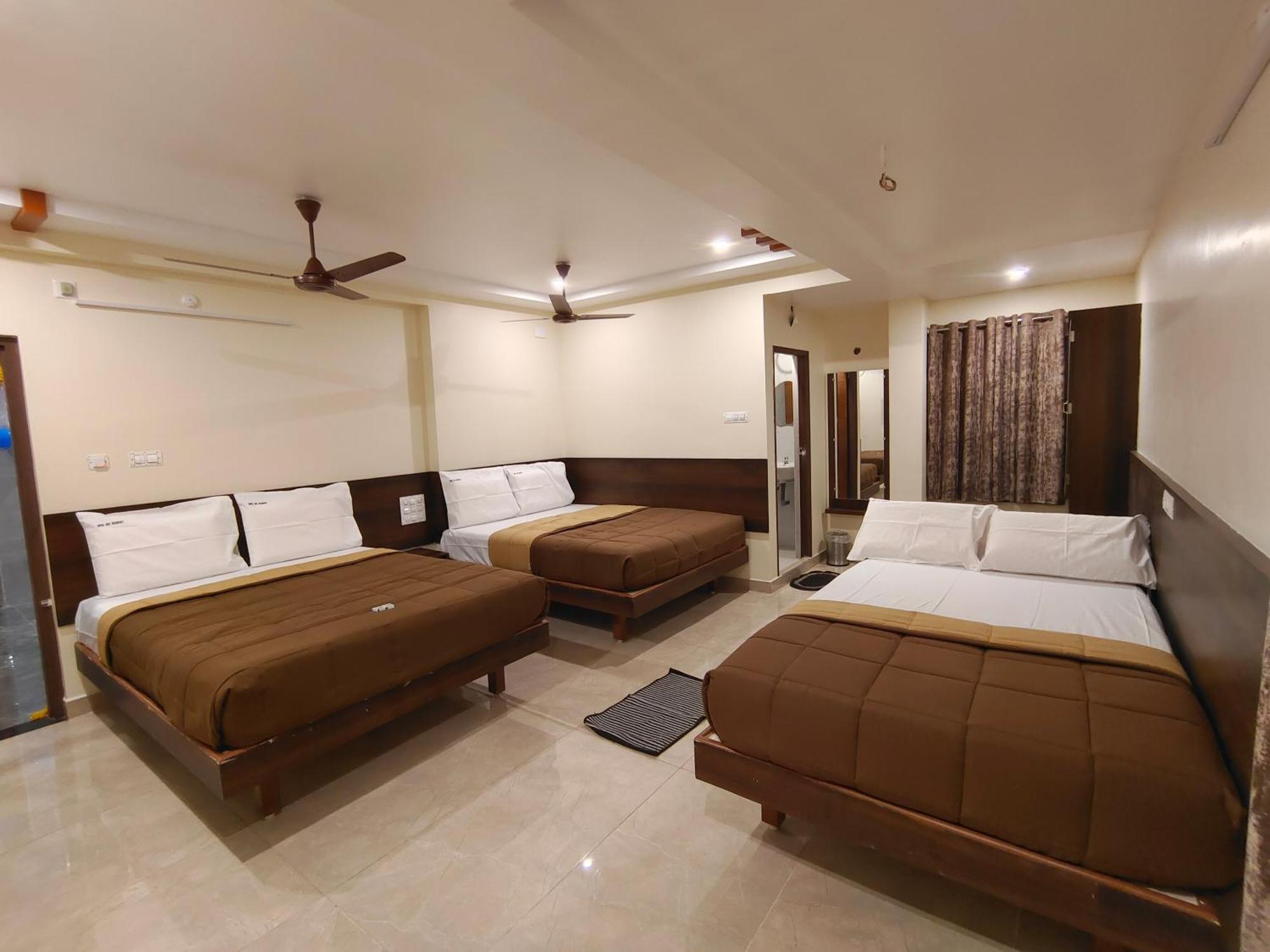 Hotel Dkr Grand Tirupati Extérieur photo